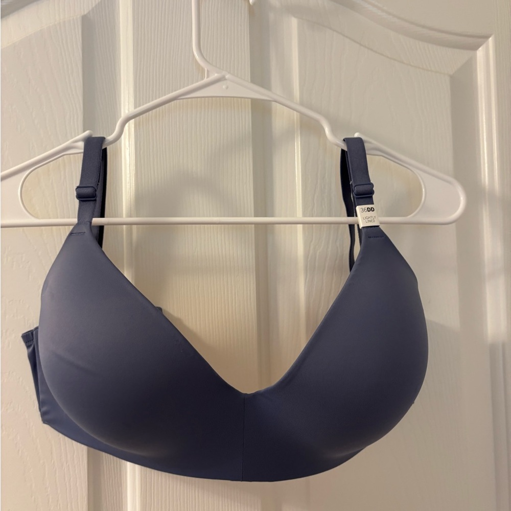 Victoria’s Secret. Size 36 double D never been worn. With tags